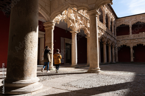 Vista del patio gótico isabelino del palacio del Infantado, en Guadalajara, Castilla la Mancha, España.
