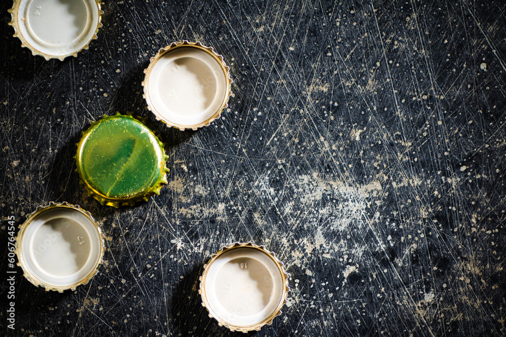 Fotografi Several beer bottle caps.