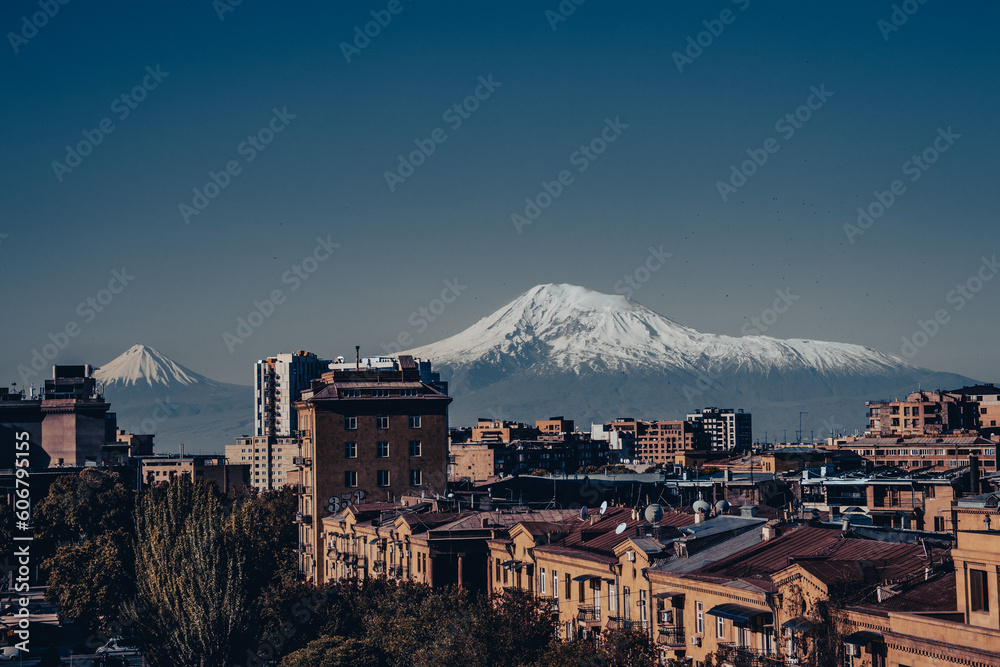 Obraz premium Cityscape with mountain view in a day time concept photo.