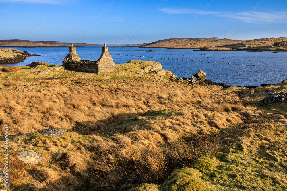 A ruined old croft house sits on the shore overlooking Loch Barraglom on the Isle of Lewis. - obrazy, fototapety, plakaty 