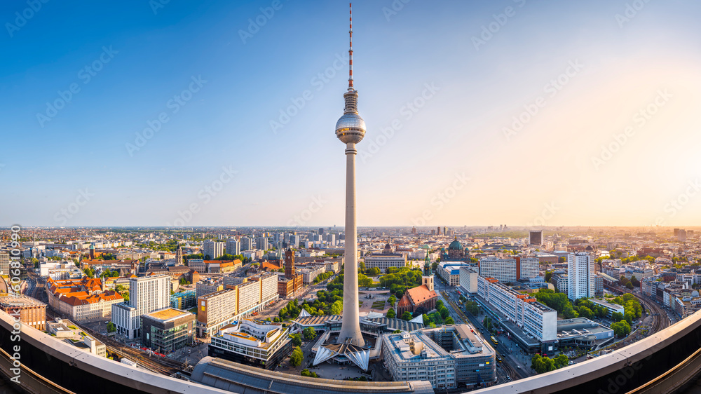 Obraz premium wide angle view at the city center of berlin during sunset