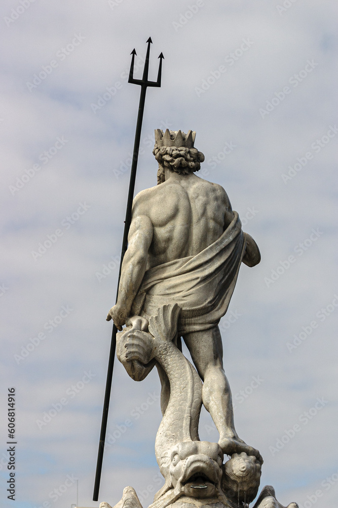 Estatua de Neptuno en la ciudad de Madrid