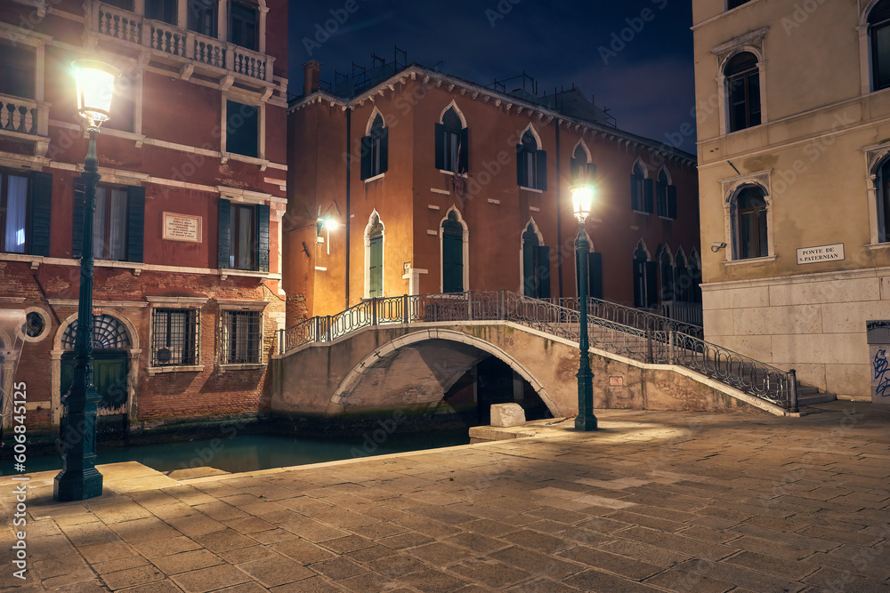 Night view from Venice a couple sitting under street light