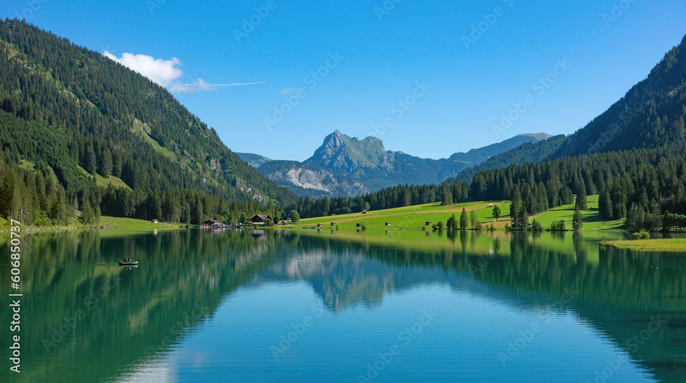 Alpine lake in an environment of mountains and the woods