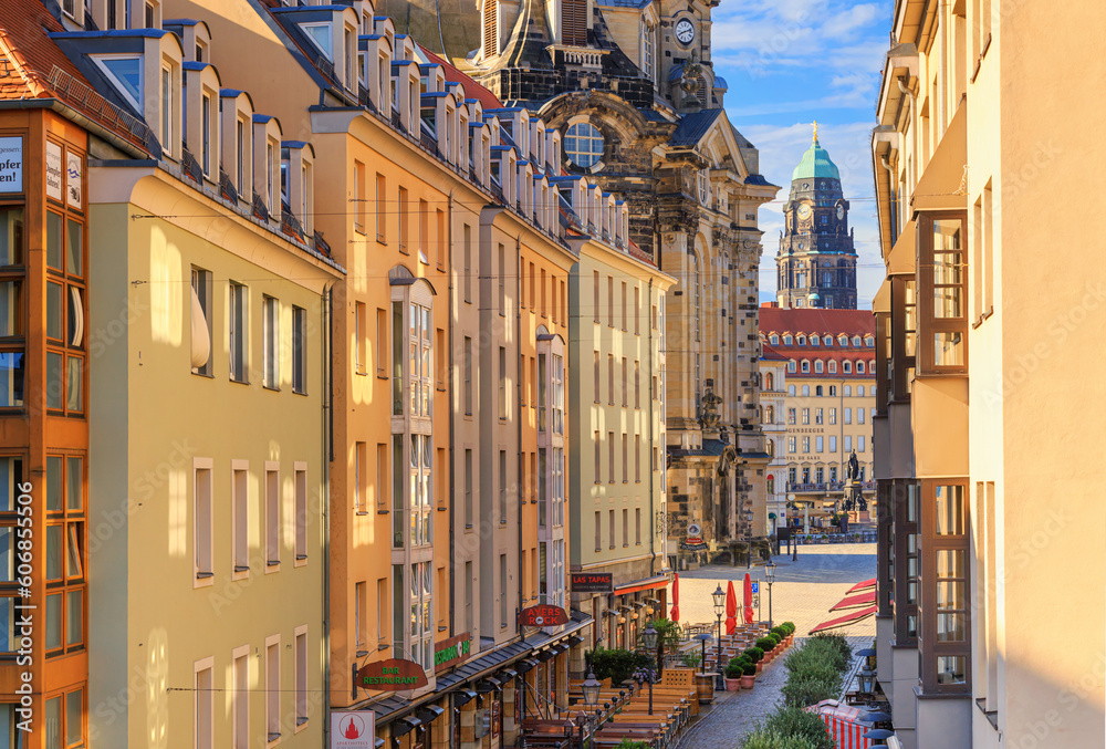 Φωτογραφία Cityscape, panorama, banner - view of the old street of Dresden with cafes and r