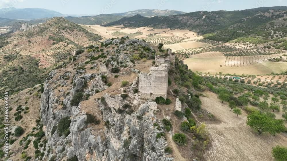 ruinas del antiguo castillo nazarí de Turón en el municipio de Ardales, Andalucía ruinas del antiguo castillo nazarí de Turón en el municipio de Ardales, Andalucía