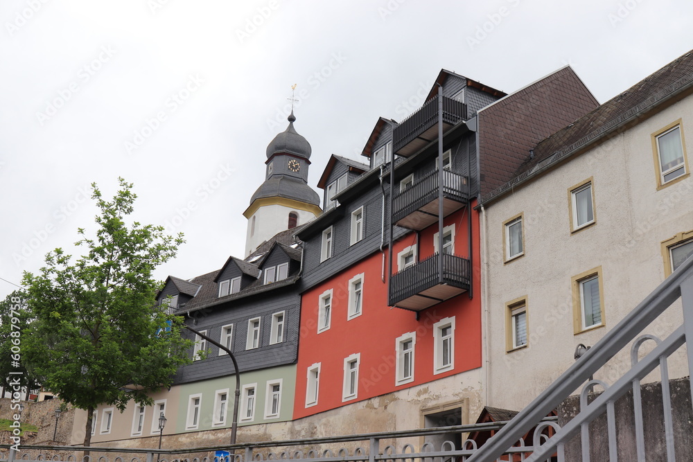 Alte Häuser und die Stephanskirche in Simmern.