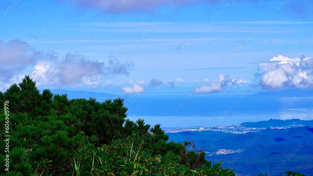 八甲田山　湿原展望台から見える山々の風景