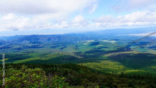 八甲田山 湿原展望台から見える山々の風景
