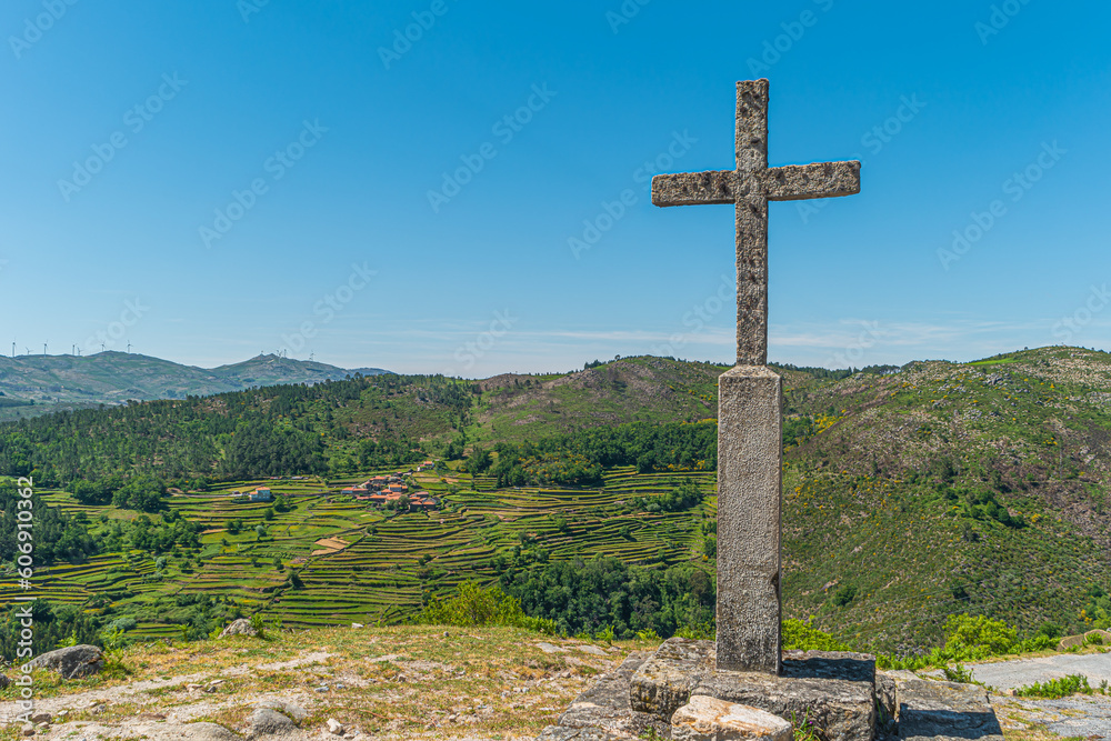 Φωτογραφία Viewpoint of the Terraces (Miradouro dos Socalcos), overlooking the Agricultural terraces (famous Tibete style landscape view), Porta Cova place, Sistelo, Arcos de Valdevez, Portugal
