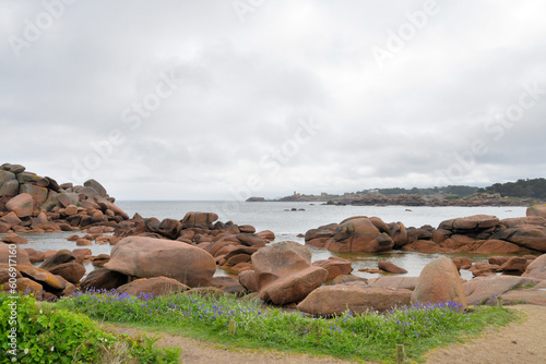 Paysage de la côte de granit rose à Trégastel en Bretagne photo