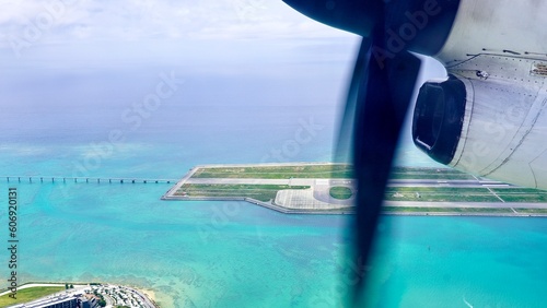 沖縄県那覇空港を離陸したプロペラ機のプロペラの拡大図