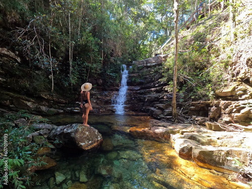 Turista no complexo Cachoeira do Loquinhas em alto Paraíso de Goiás, na chapada dos Veadeiros photo