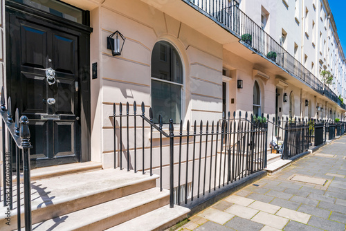 Photography Elegant Georgian terraced houses in residential street of Belgravia, London, UK