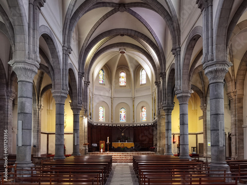 Interior e altar da Igreja de Nossa Senhora da Rocha em Biarritz no Pa  s Basco  Fran  a