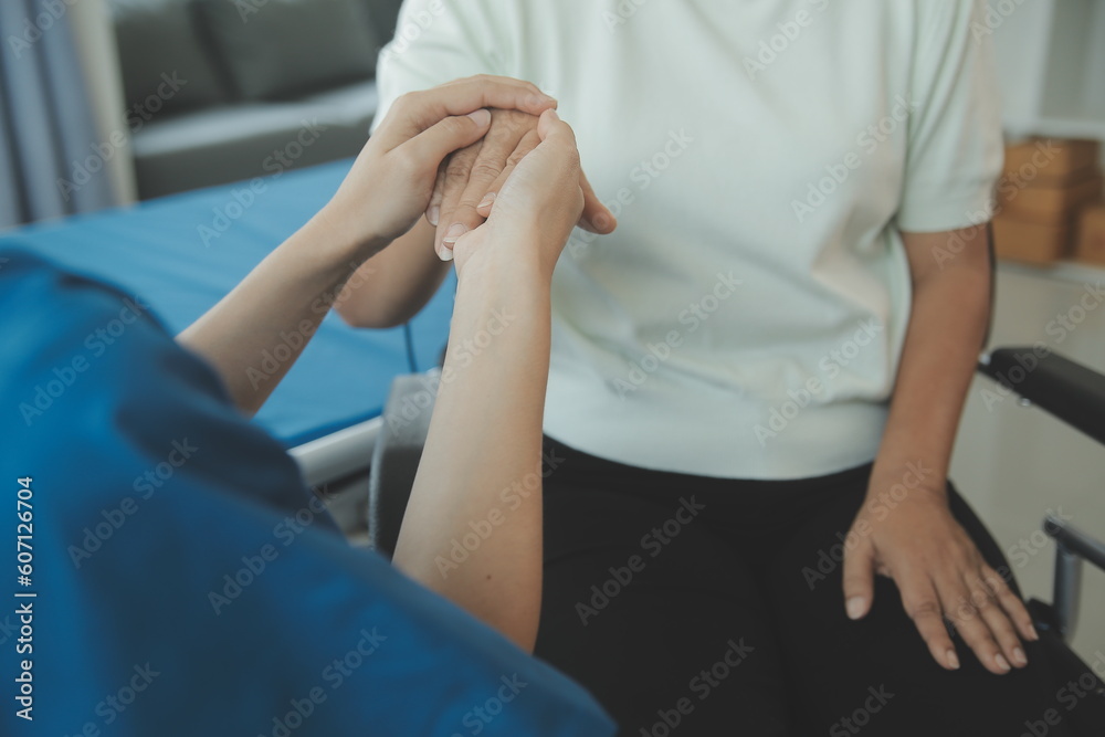 © Sirikarn Rinruesee - young asian physical therapist working with senior woman on walking with a walker © Sirikarn Rinruesee - young asian physical therapist working with senior woman on walking with a walker