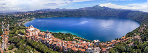 Foto Most scenic lakes of Italy - volcanic Albano lake , aerial drone view of Castel Gandolfo village and crater of volcno