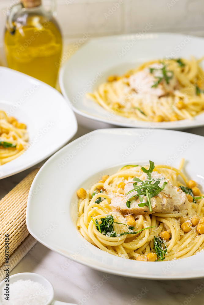 Pasta with chicken and arugula Pasta with chicken and arugula