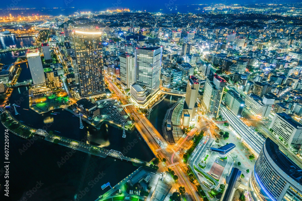 Obraz premium 神奈川県横浜市西区みなとみらいの展望台からの都市夜景