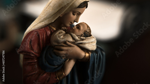 Foto Mary and Jesus Statue