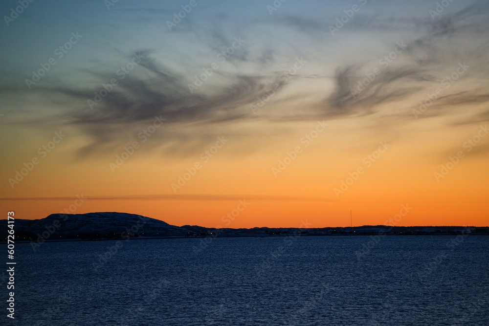 Sonnenuntergang im Fjord vor Trondheim in Norwegen
