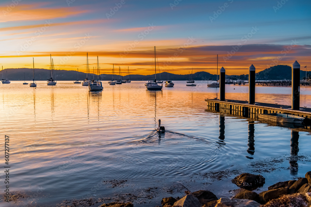 Fototapeta premium Beautiful sunrise with high cloud and boats on the water