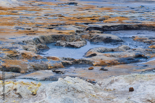 Foto Beautiful Iceland landscape with surreal Namafjall geothermal area
