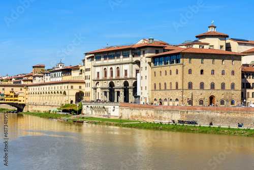 Fototapeta Naklejka Na Ścianę i Meble -  Famous Uffizi gallery on Arno embankment in Florence, Italy