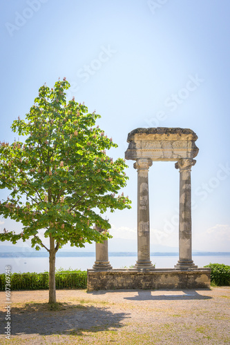 Obraz na płótnie Remains of roman columns at Nyon, Switzerland w salonie