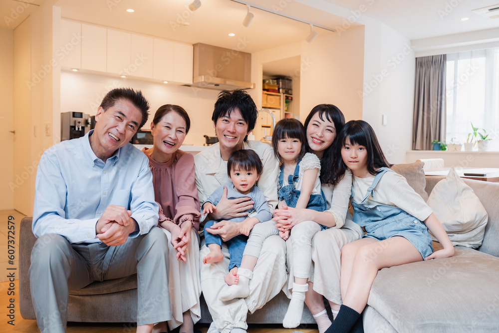 笑顔で楽しく暮らす3世代ファミリー 笑顔で楽しく暮らす3世代ファミリー