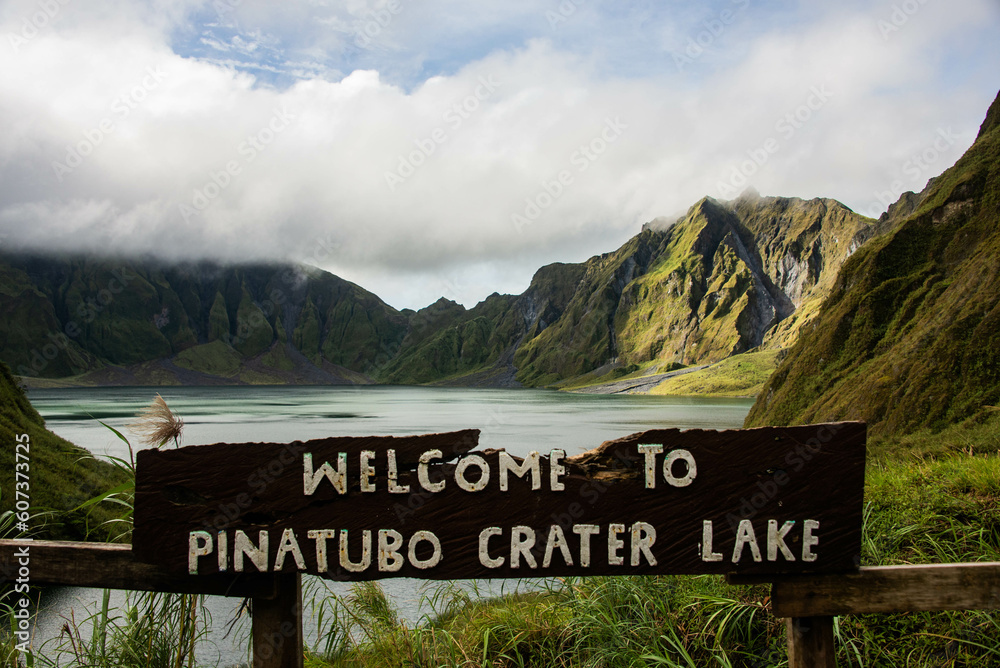 Φωτογραφία View of Lake Pinatubo, crater lake at Mount Pinatubo, Zambales, Luzon, Philippin