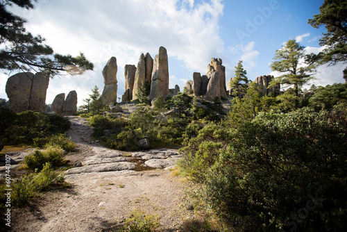 Valle de los Monjes  se ubica al sureste de Creel, en la sierra Tarahumara