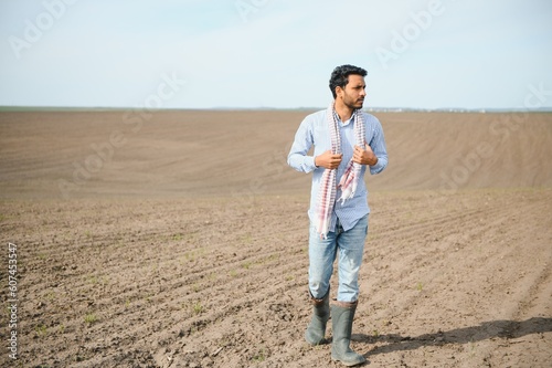 Slika na platnu Young indian farmer at agriculture field.