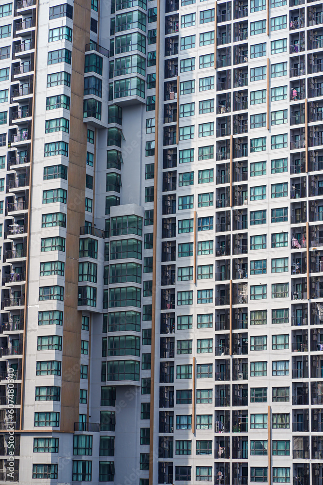 A multi-storey building with a large number of rooms.
condominium A multi-storey building with a large number of rooms.
condominium
