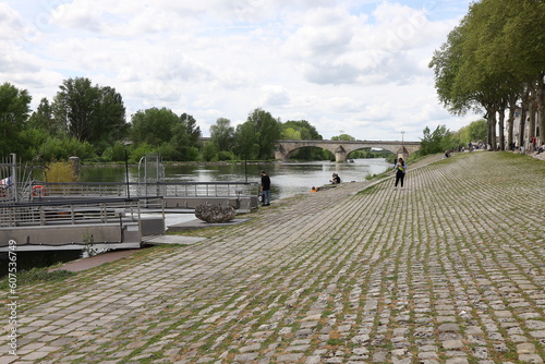 Le fleuve Loire dans la ville de Orléans, ville de Orléans, département du Loiret, France photo