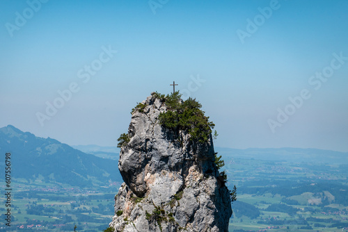 Fels mit Gipfelkreuz photo