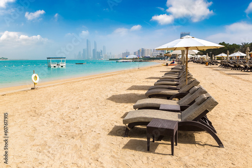 Canvas-taulu Sunbeds at the beach in Abu Dhabi