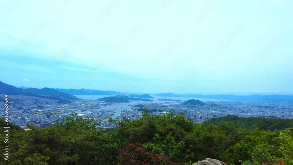 広島県の日浦山頂から見える海田市と広島市、瀬戸内海に浮かぶ島々の風景のパンショット 4K 2023年5月27日 広島県の日浦山頂から見える海田市と広島市、瀬戸内海に浮かぶ島々の風景のパンショット 4K 2023年5月27日