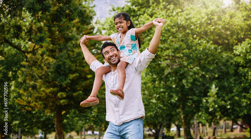 Photo Indian father, daughter and shoulders in park with smile, airplane game or piggyback in nature on holiday