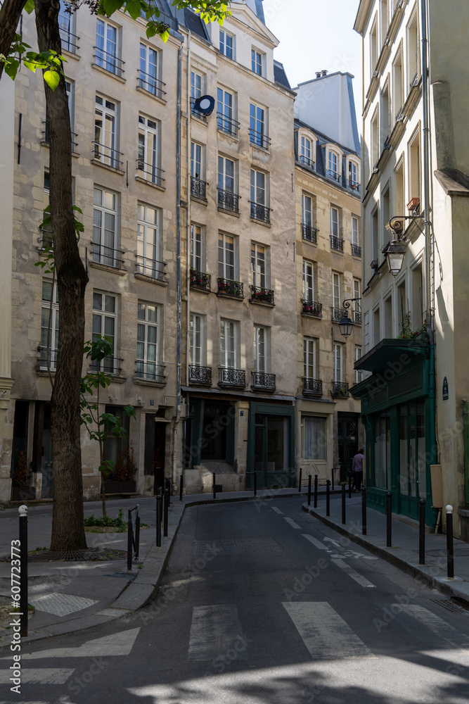 Rue typique dans le 5eme arrondissement de la ville de Paris