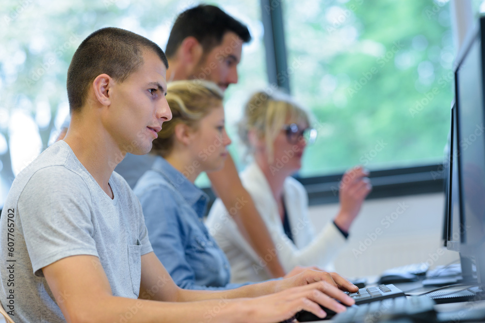 people having a computer course
