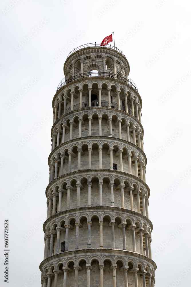 schiefe Turm von Pisa vom Himmel freigestellt
