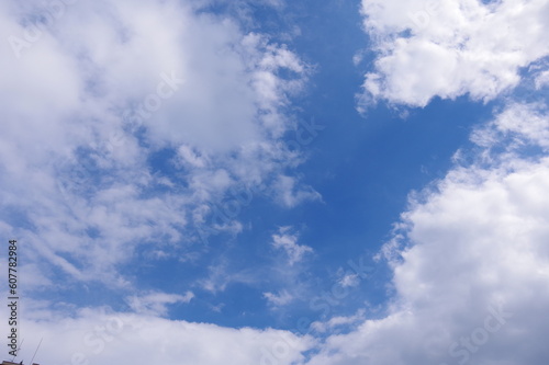 雲のある空