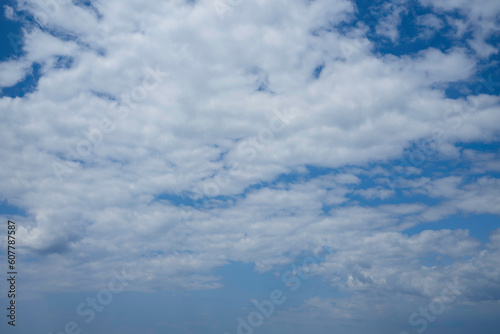 cumulus dans un ciel bleu