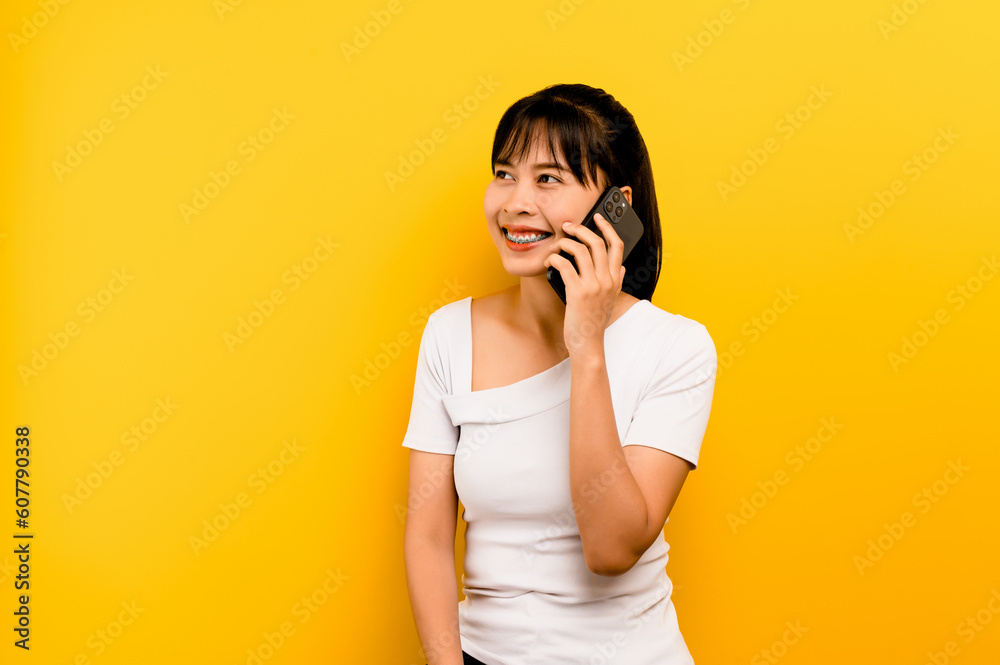 communicate online Talk to work online Call online Young women use mobile phones for online communication and online work in daily life. communicate online Talk to work online Call online Young women use mobile phones for online communication and online work in daily life.