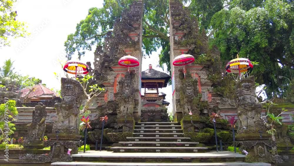 Pura Taman Saraswati, officially Pura Taman Kemuda Saraswati, also known as the Ubud Water Palace, is a Balinese Hindu temple in Ubud, Bali, Indonesia.	
