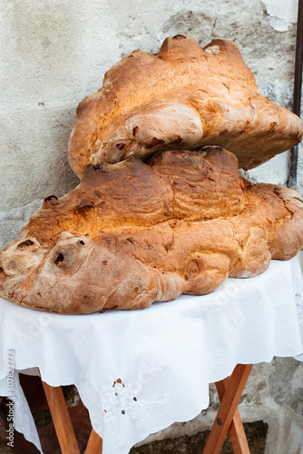 Obraz na płótnie Traditional Basilicata Italy Pane di Materabread – huge loaf with a hard, dark brown crust and pale yellow crumb w salonie