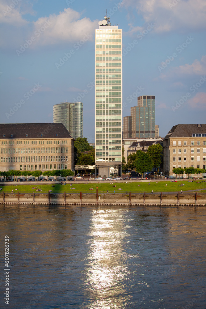 Düsseldorf Rheinufer