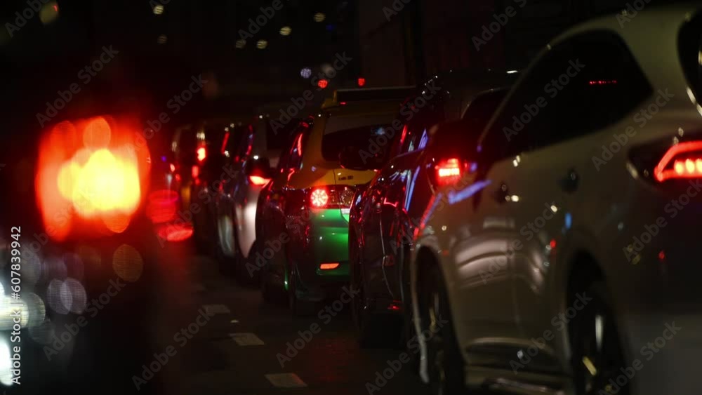 The transportation of cars and motorcycles in the big city has a lot of pollution. The transportation of cars and motorcycles in the big city has a lot of pollution.