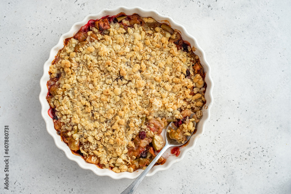 Ταπετσαρία Delicious apple and blackberry crumble